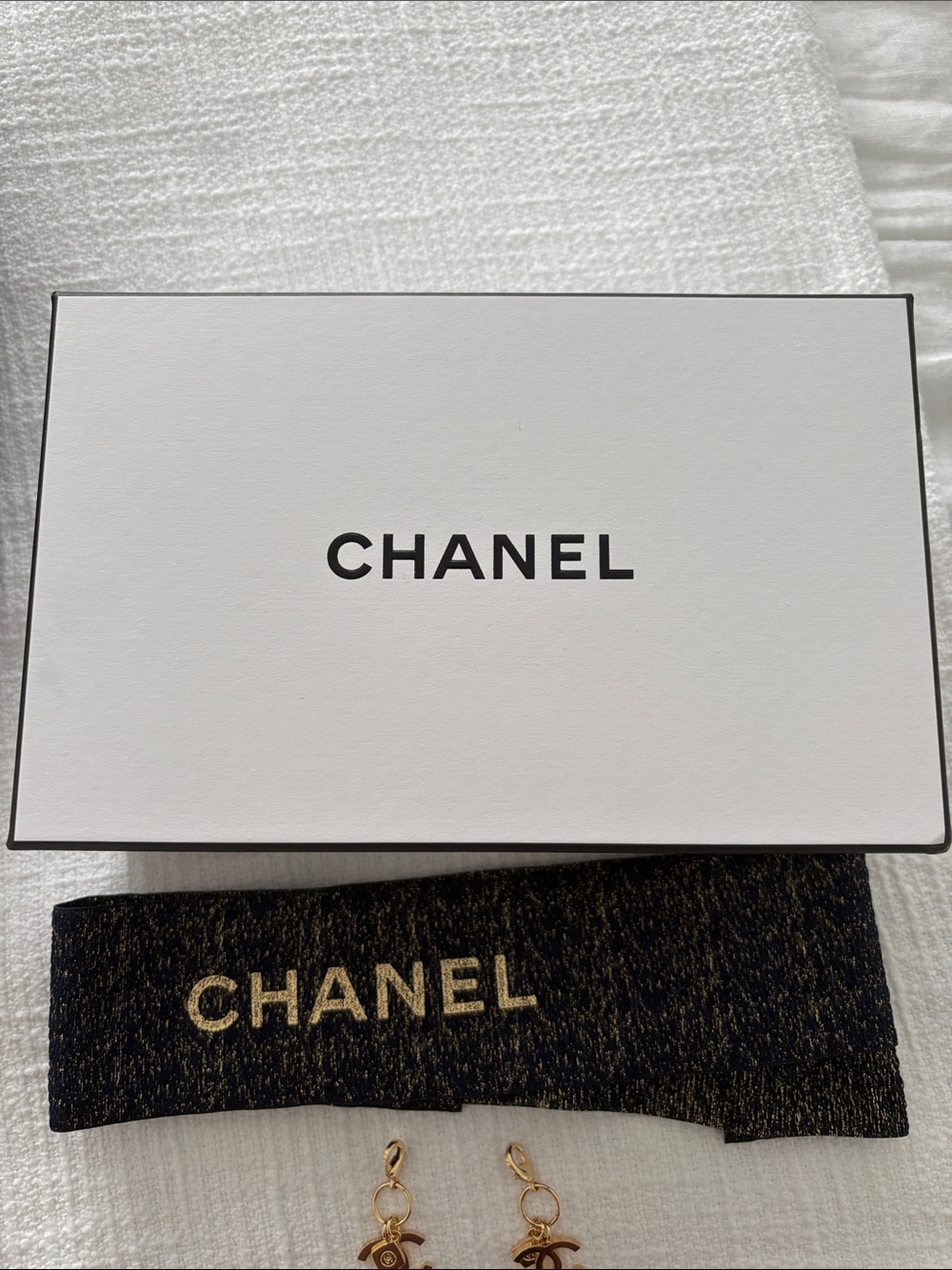 Chanel 2023 Navy Holiday Cosmetic Pouch - Picture 3 of 5